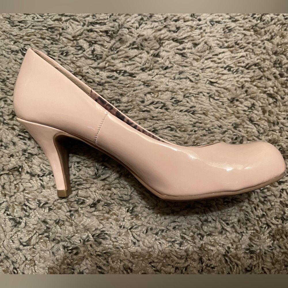 Nude Heels - Picture 2 of 5